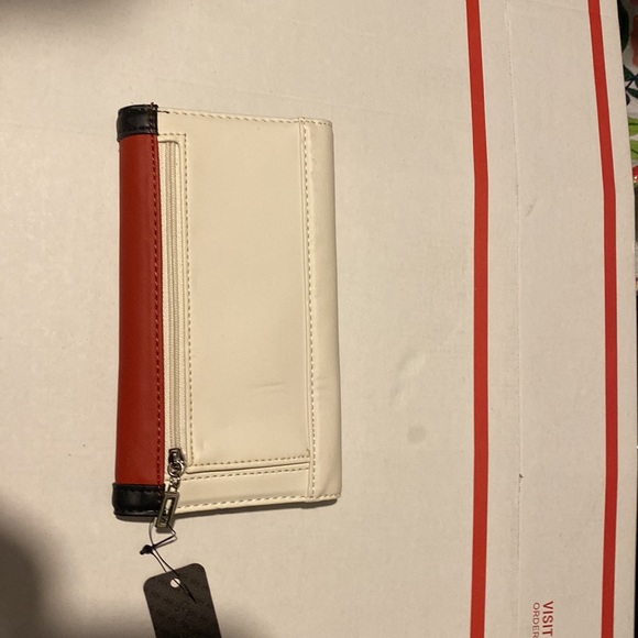 Authentic Guess Tulsa Wallet Color Red - Picture 8 of 8